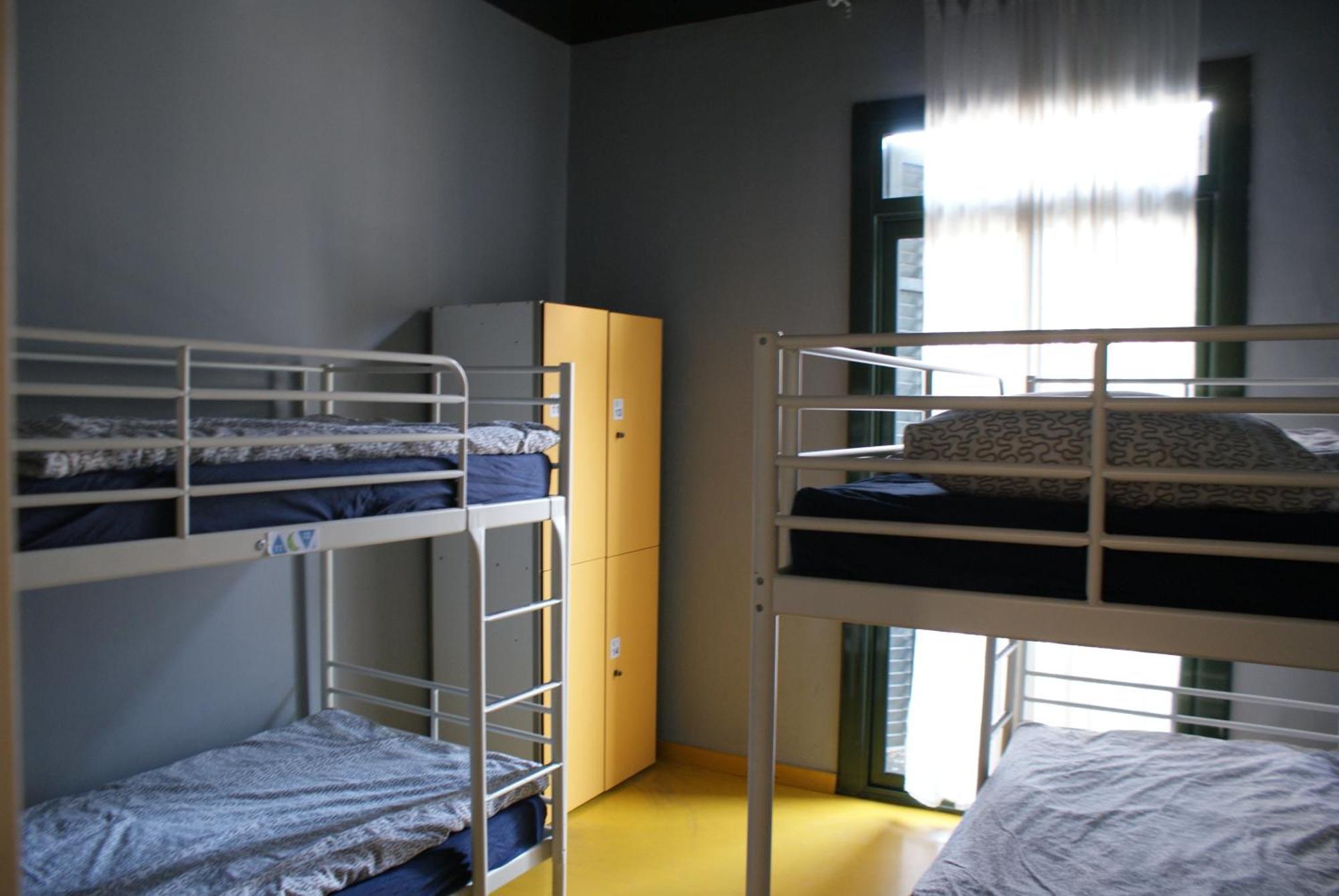 Sleep Green - Certified Eco Youth Hostel Барселона Номер фото
