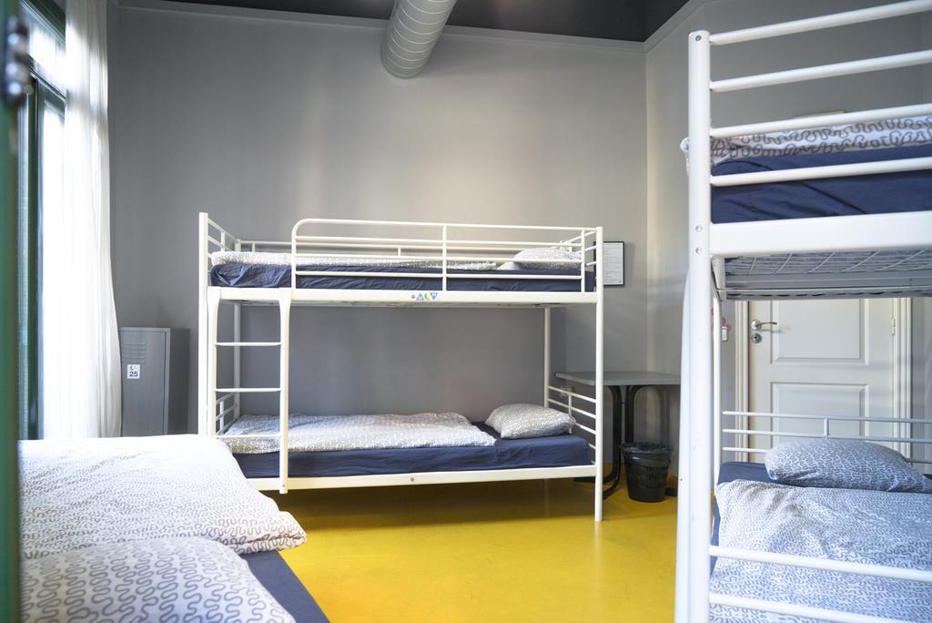 Sleep Green - Certified Eco Youth Hostel Барселона Екстер'єр фото