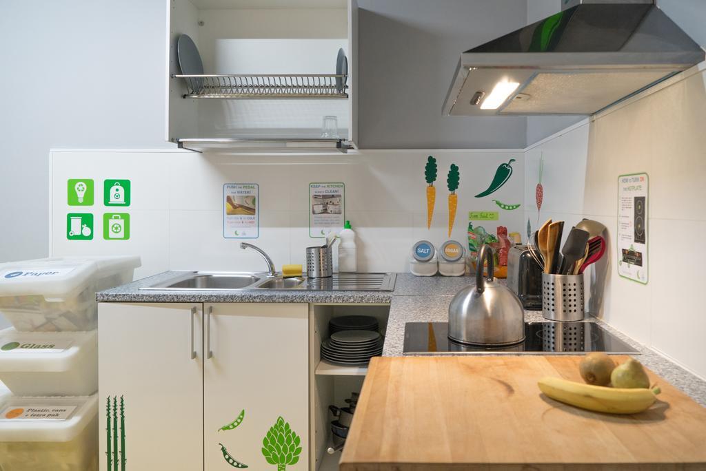 Sleep Green - Certified Eco Youth Hostel Барселона Екстер'єр фото