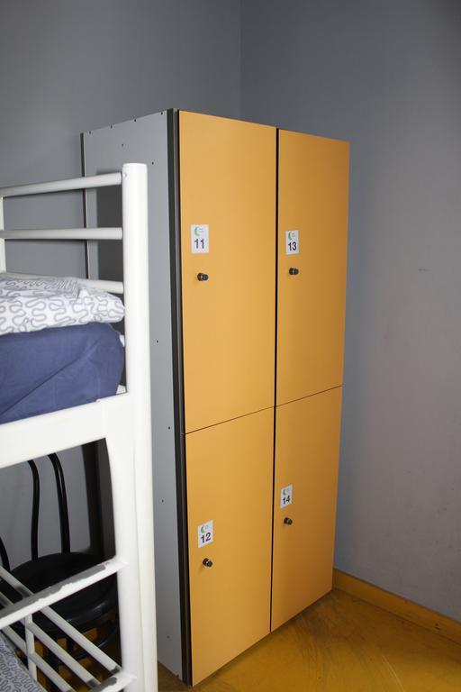 Sleep Green - Certified Eco Youth Hostel Барселона Екстер'єр фото