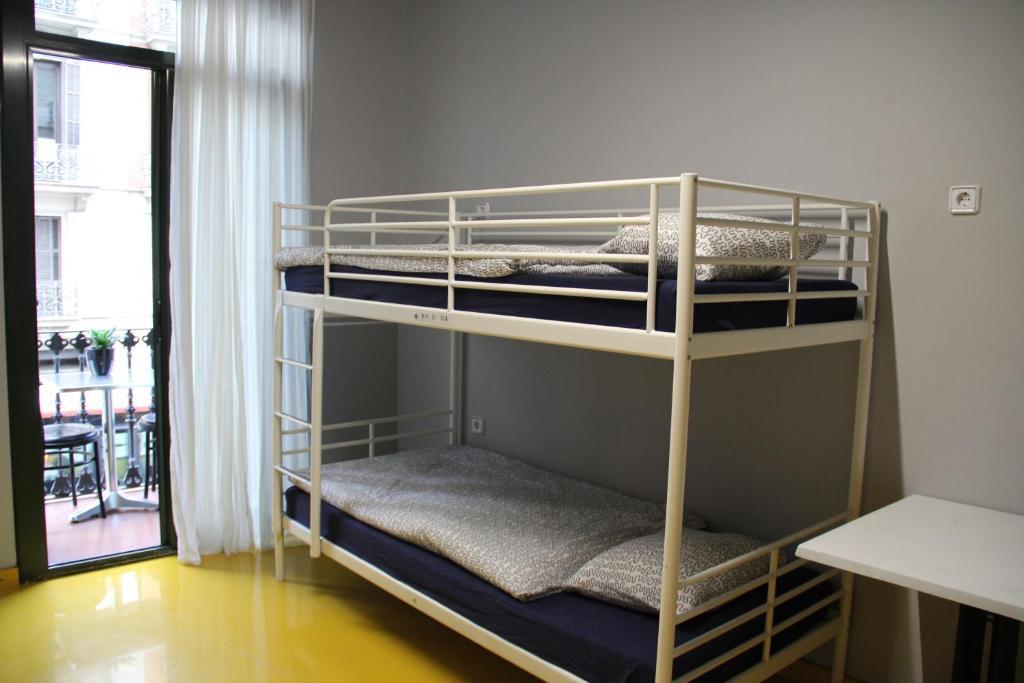 Sleep Green - Certified Eco Youth Hostel Барселона Номер фото