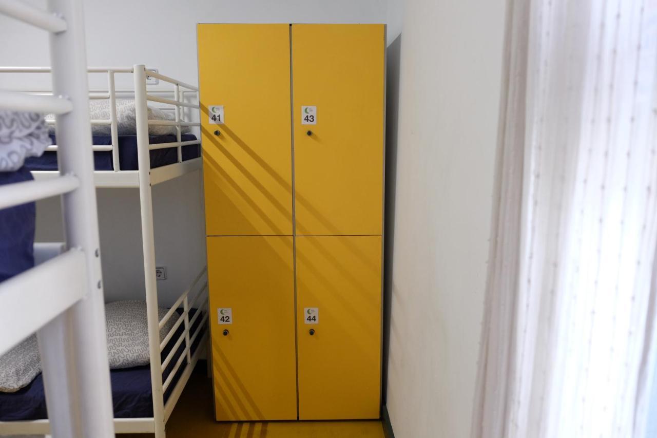 Sleep Green - Certified Eco Youth Hostel Барселона Екстер'єр фото