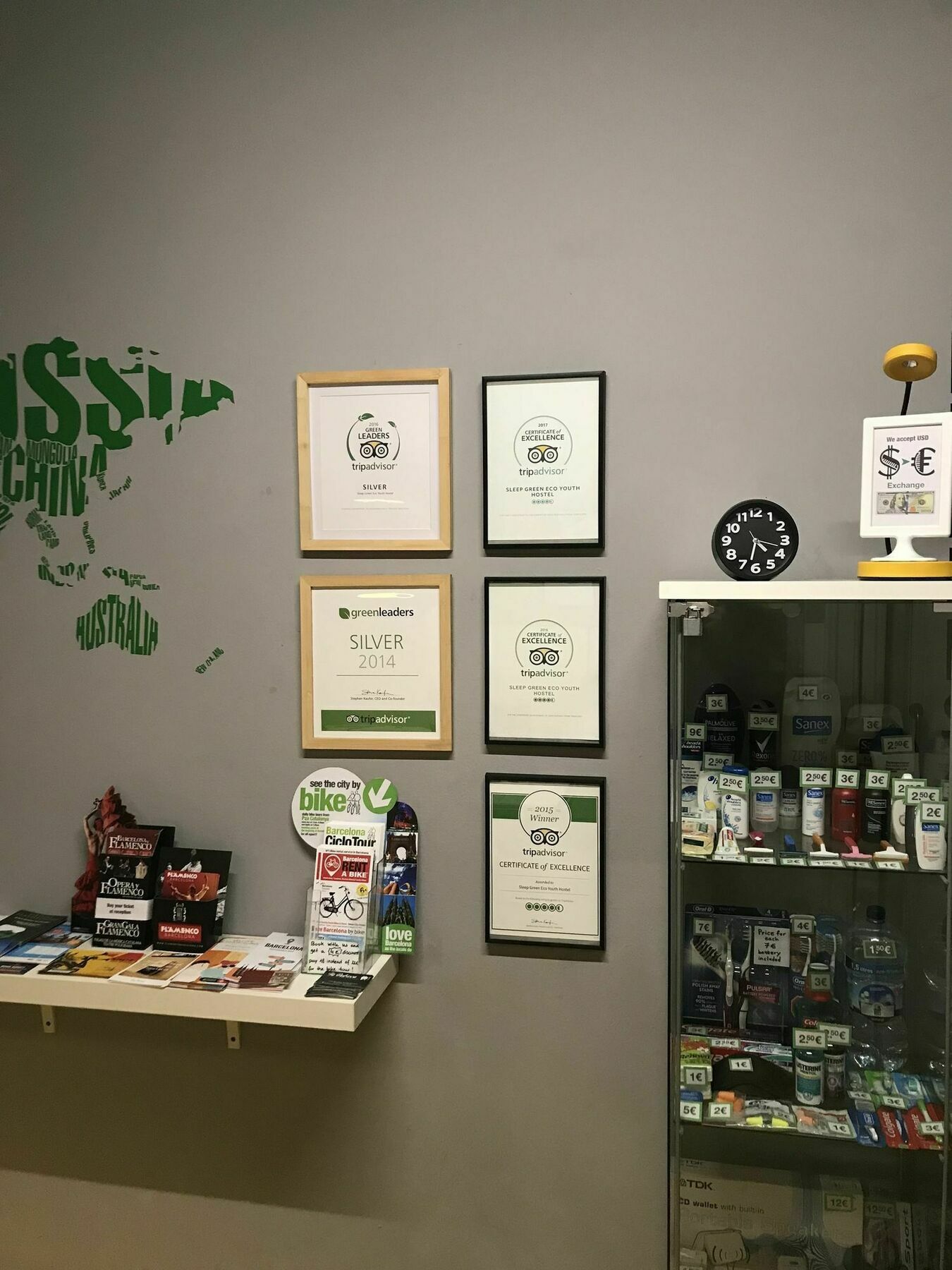 Sleep Green - Certified Eco Youth Hostel Барселона Екстер'єр фото
