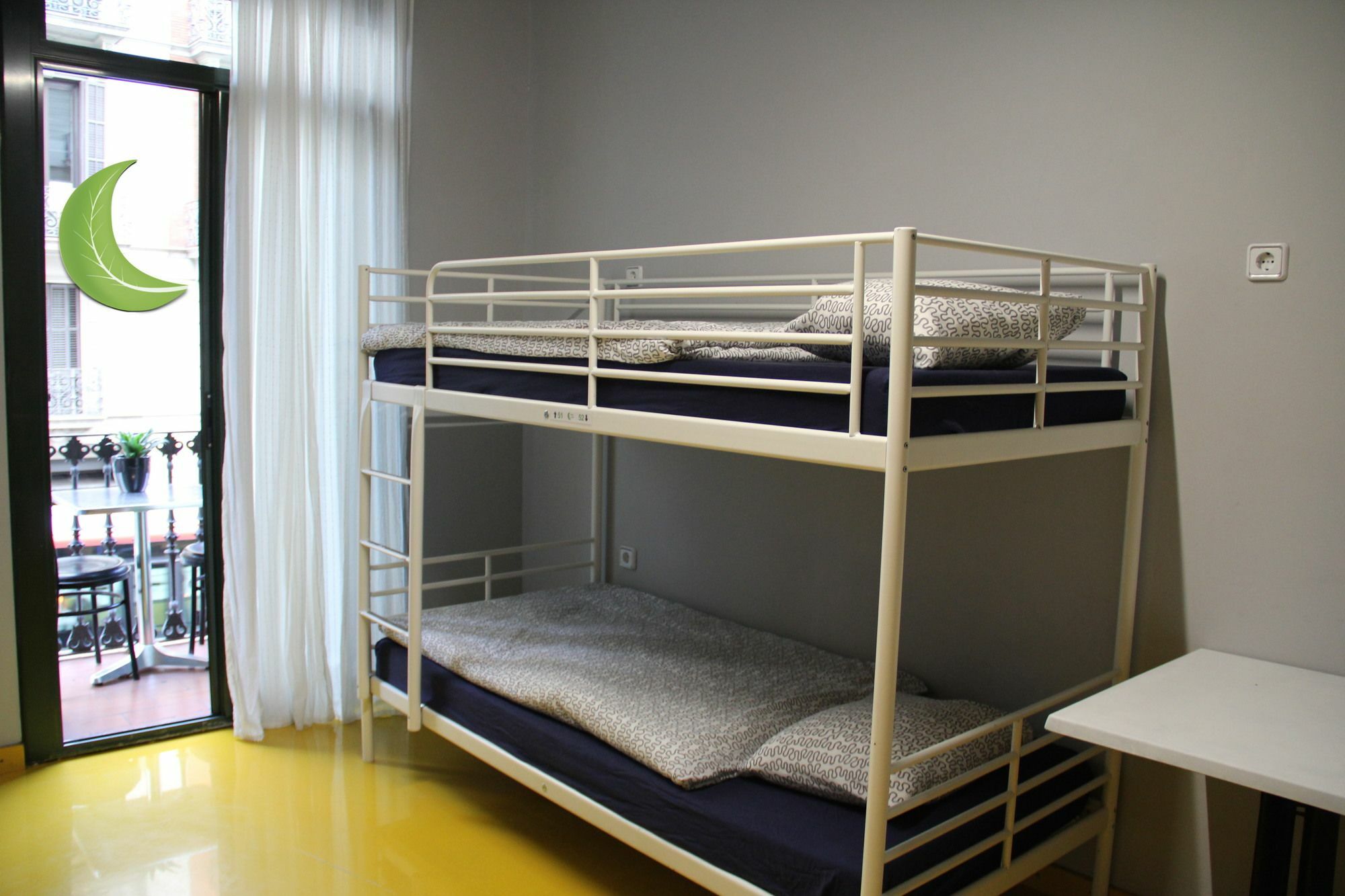 Sleep Green - Certified Eco Youth Hostel Барселона Екстер'єр фото